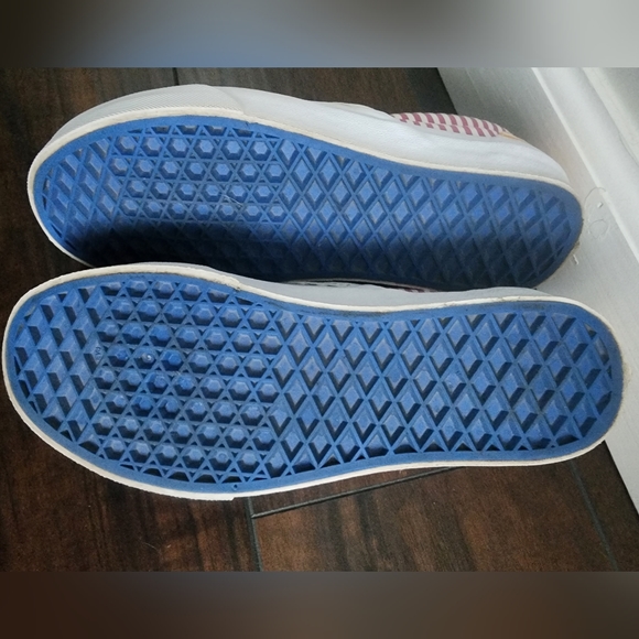 Vans - Picture 3 of 4